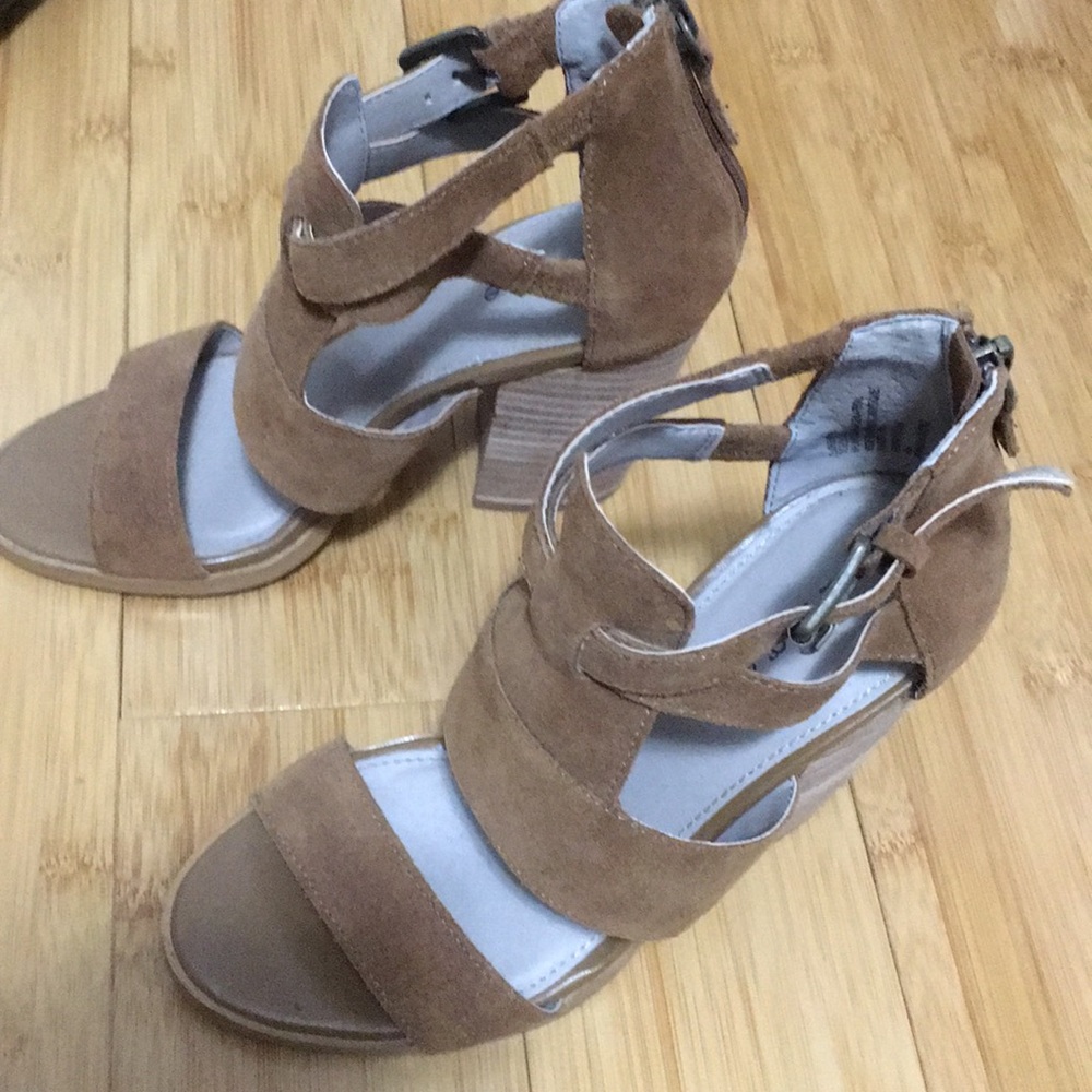 Hinge block heels